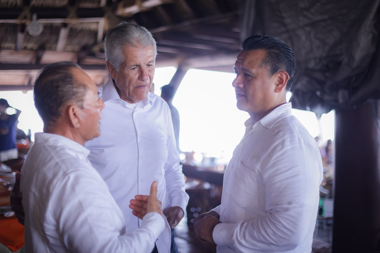 Torres Piña recoge demandas de sectores productivos en gira por Lázaro Cárdenas