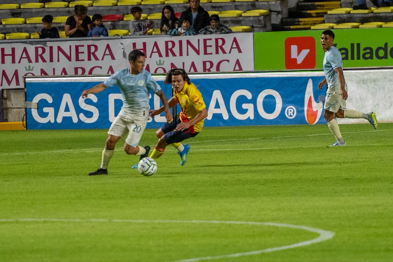 Canarios remontan y vencen a Cancún en emocionante debut
