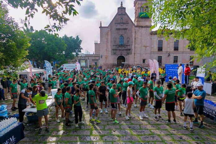 Más de 300 corredores celebran el 32 aniversario de la UDEM