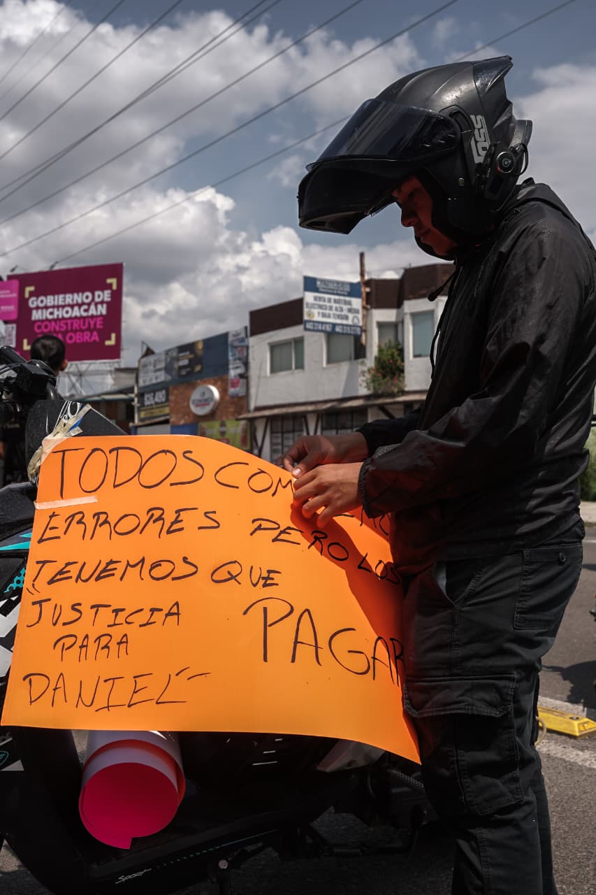 Moto repartidores bloquean el Libramiento de Morelia tras muerte de compañero