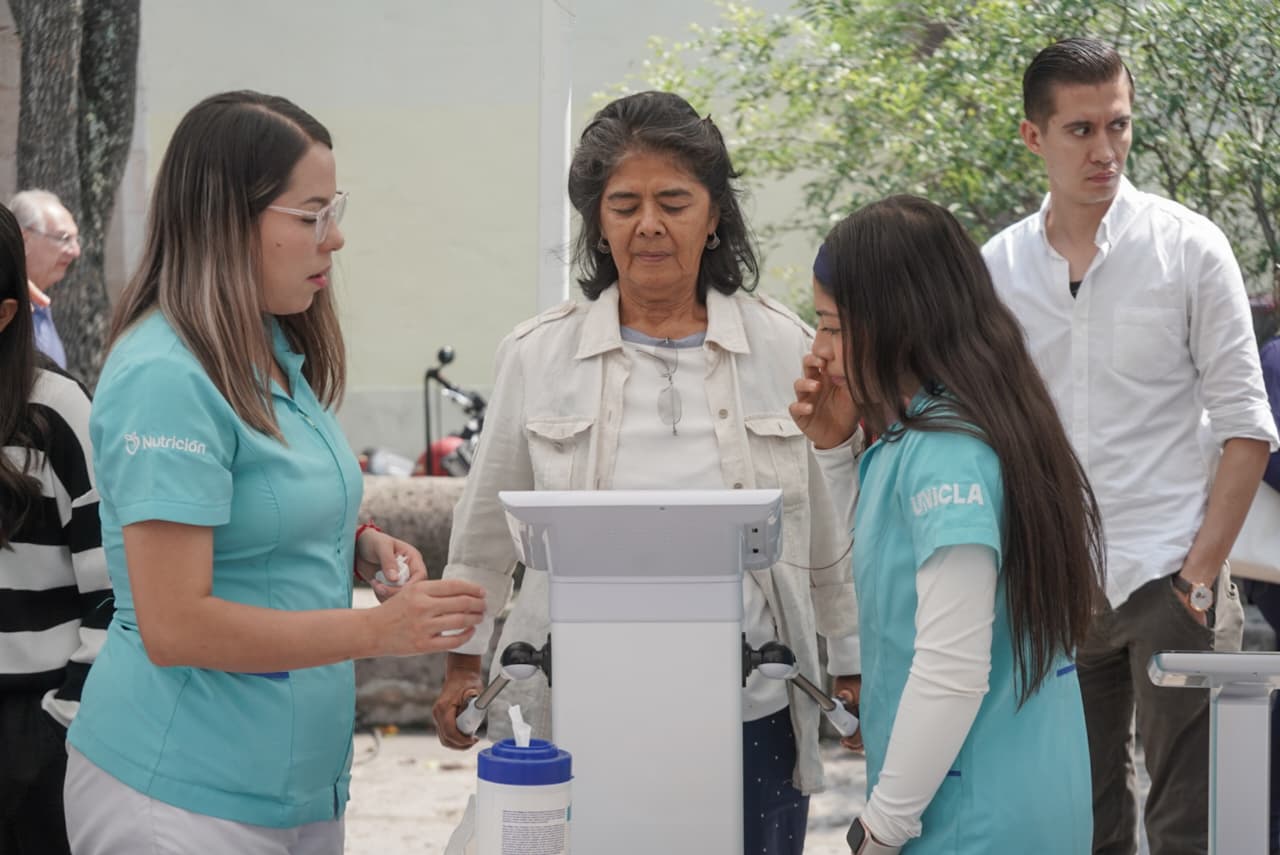 Estudiantes de UNICLA presentan proyectos en feria de emprendimiento