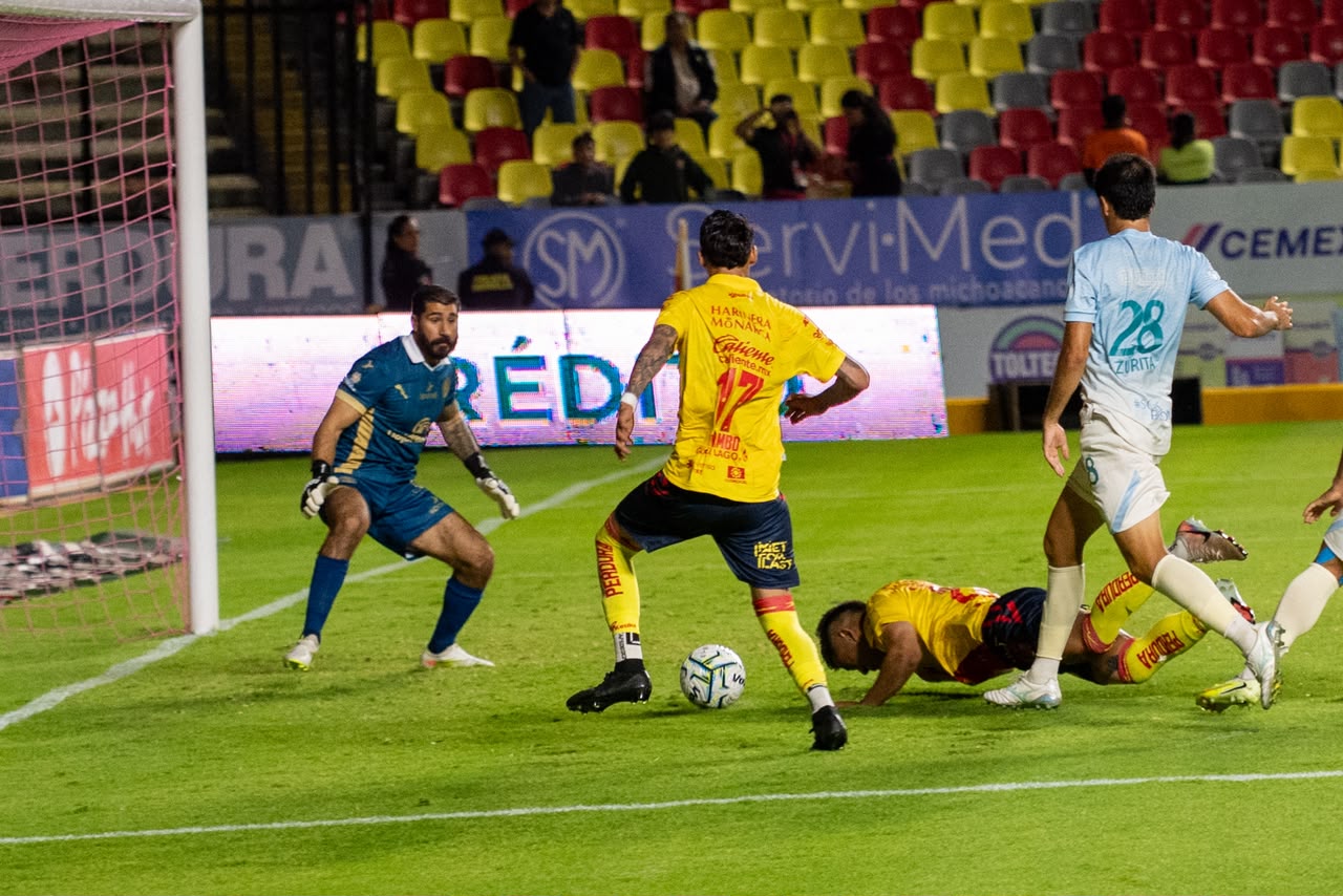Canarios remontan y vencen a Cancún en emocionante debut
