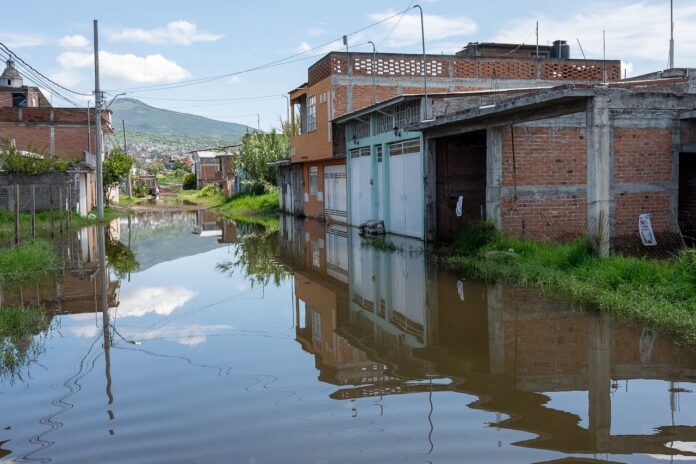 Casi 22 días bajo el agua; desesperación crece entre familias de colonia Benito Juárez Casi 22 días bajo el agua; desesperación crece entre familias de colonia Benito Juárez