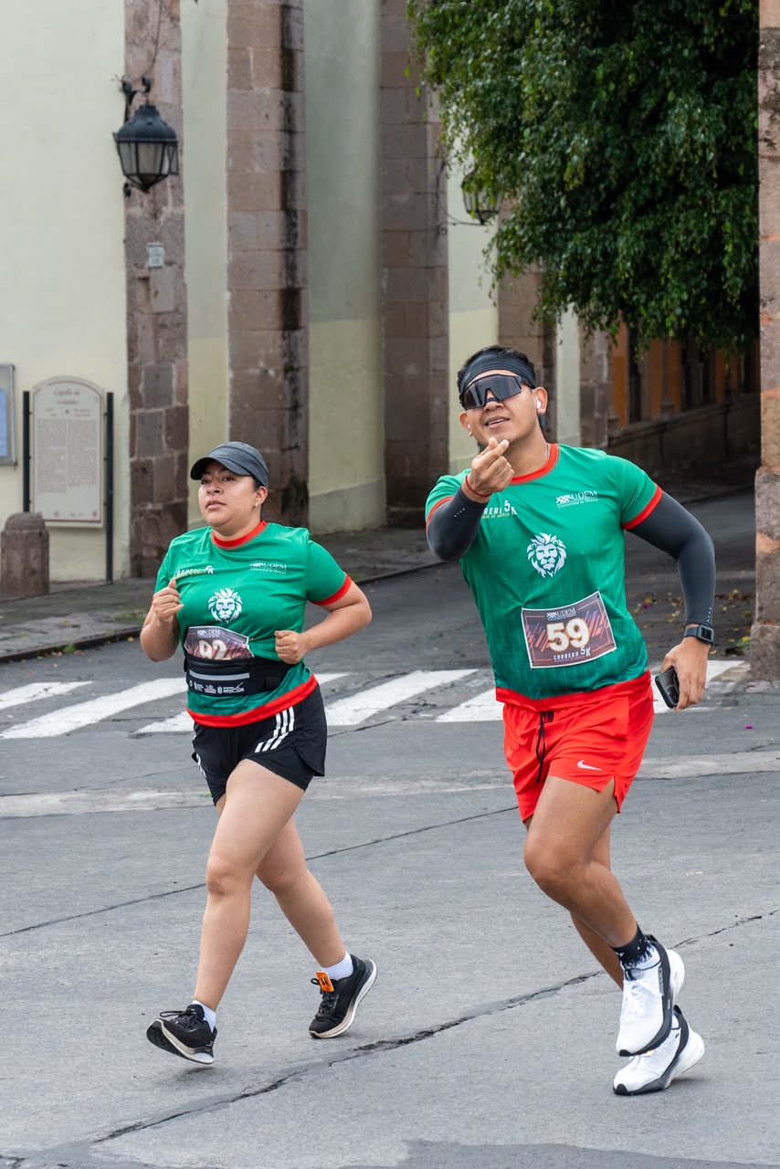 Más de 300 corredores celebran el 32 aniversario de la UDEM