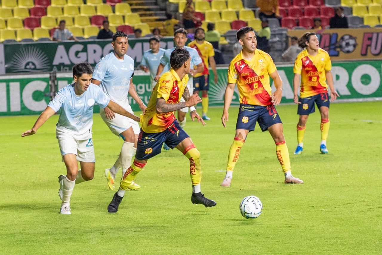 Canarios remontan y vencen a Cancún en emocionante debut