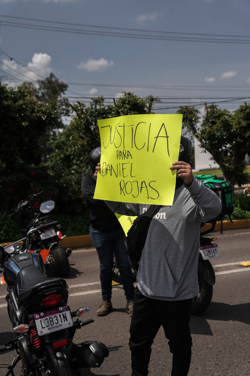 Moto repartidores bloquean el Libramiento de Morelia tras muerte de compañero