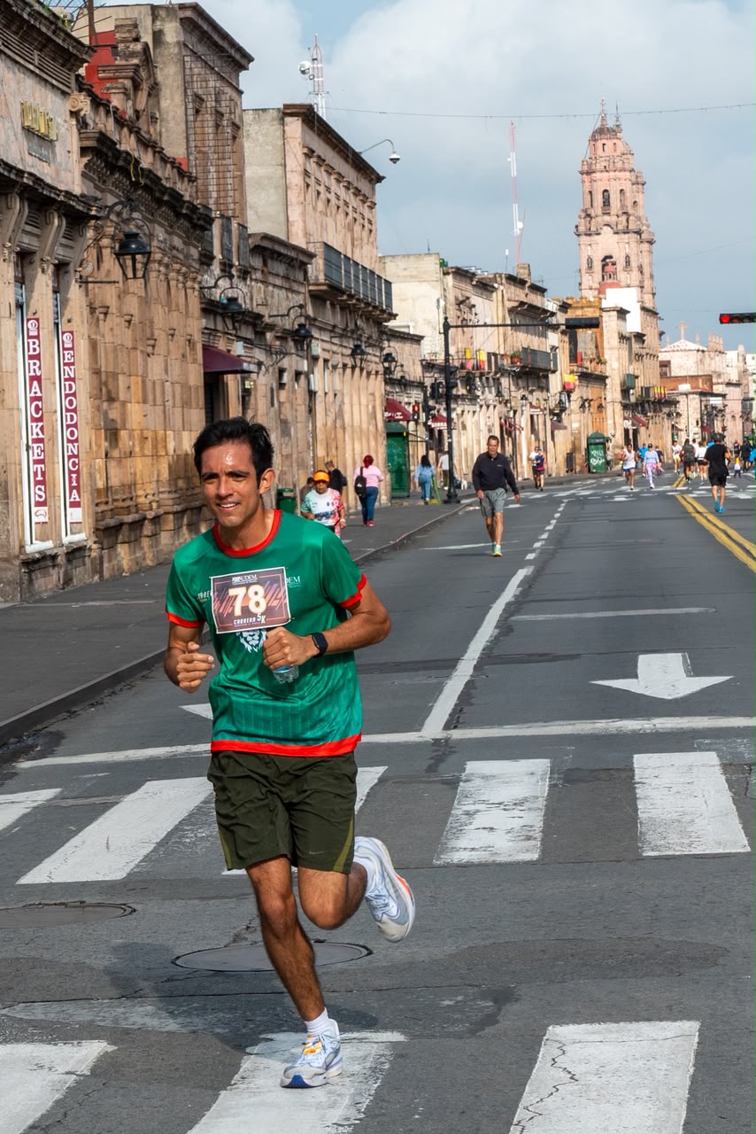 Más de 300 corredores celebran el 32 aniversario de la UDEM