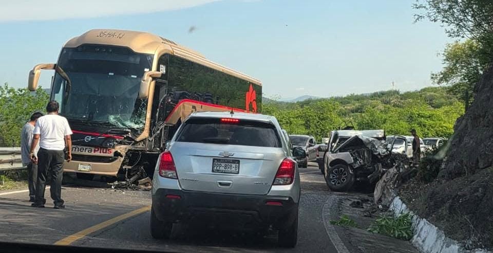 Accidentes carreteros y urbanos dejan un muerto y ocho lesionados en Michoacán