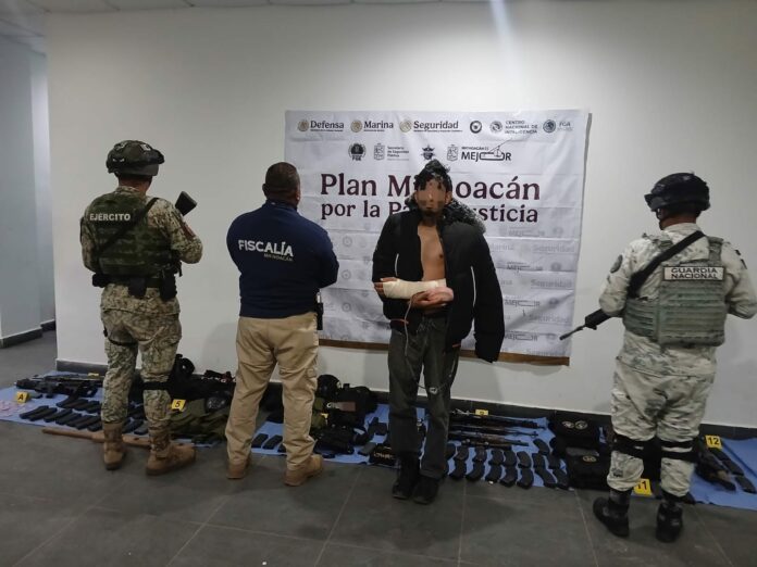 Cateo deja un detenido, aseguran arsenal, vehículos y droga