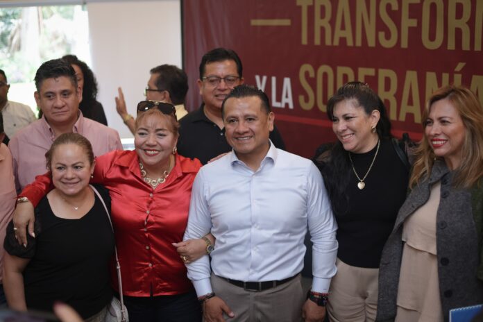 Maestros y jubilados nicolaitas cierran filas con Torres Piña