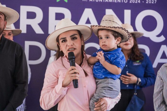 Grecia Quiroz da el banderazo a la rehabilitación vial, Uruapan