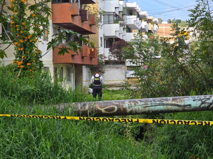 Hallan r3stos de una mujer en río de aguas negras, Morelia