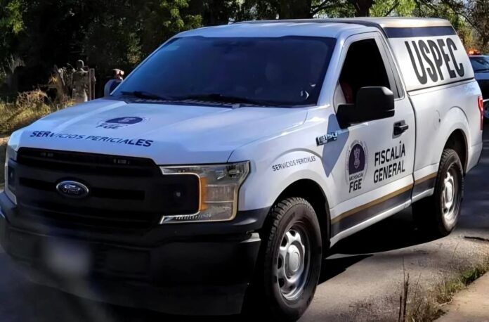 Abandonan cadáver embolsado y encobijado en comunidad de Parácuaro