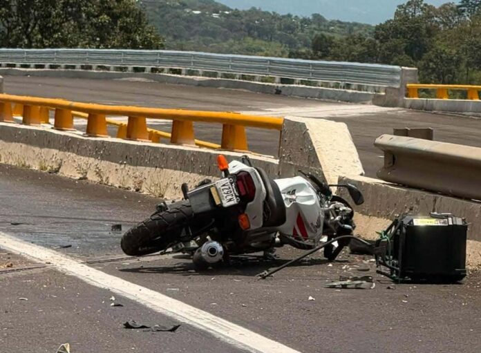 Motociclista fallece tras brutal choque sobre la Siglo XXI