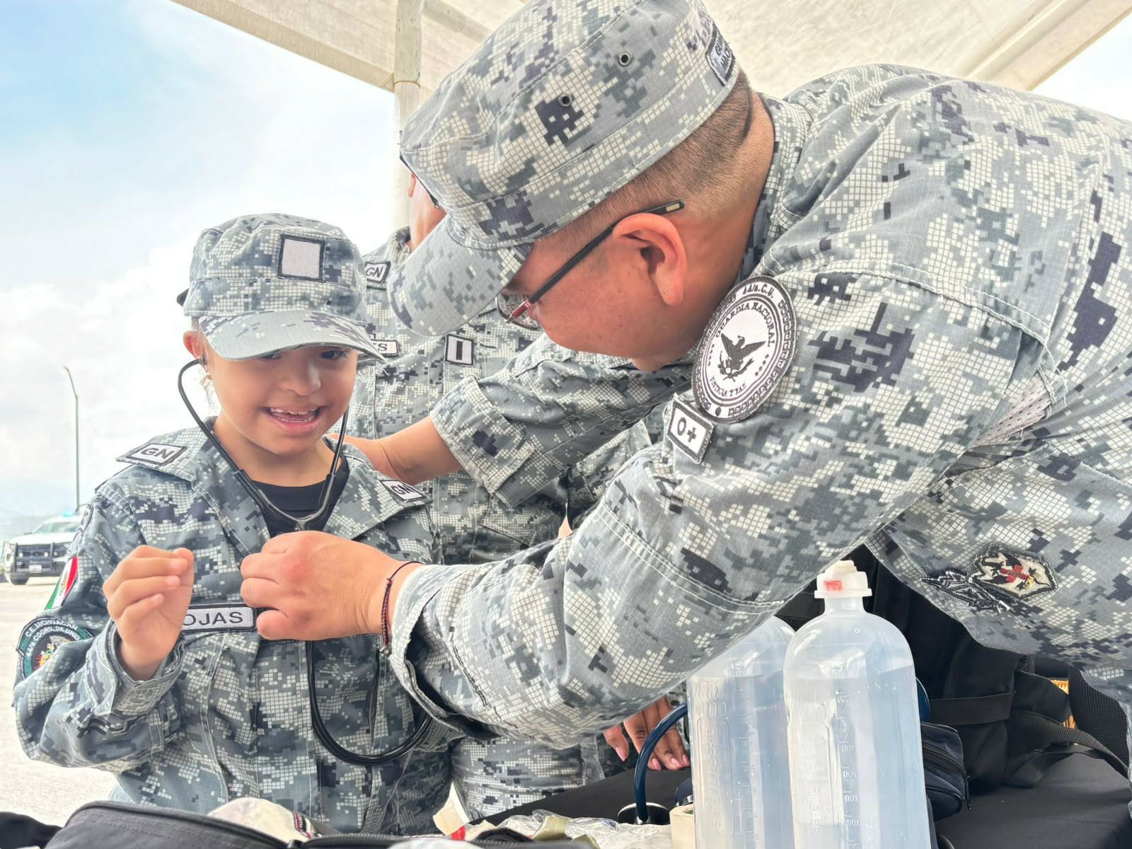 Camila, “Guardia Honoraria” en cuartel Tarímbaro de la Guardia Nacional