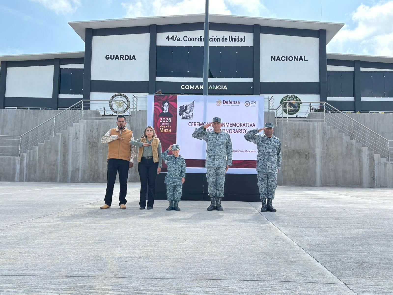 Camila, “Guardia Honoraria” en cuartel Tarímbaro de la Guardia Nacional
