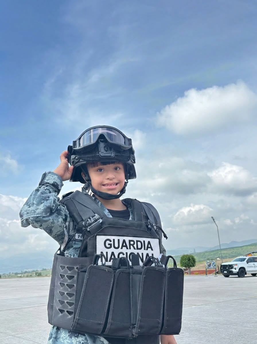 Camila, “Guardia Honoraria” en cuartel Tarímbaro de la Guardia Nacional