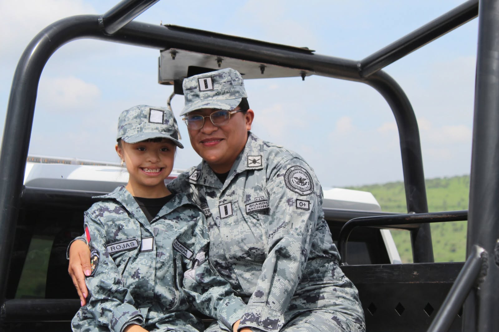 Camila, “Guardia Honoraria” en cuartel Tarímbaro de la Guardia Nacional