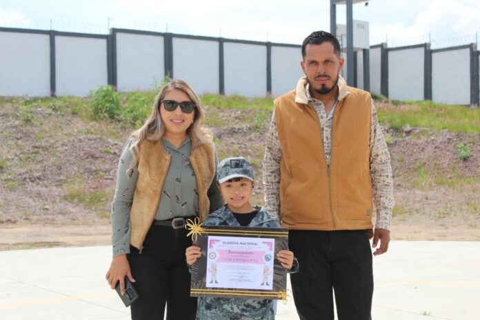 Camila, “Guardia Honoraria” en cuartel Tarímbaro de la Guardia Nacional