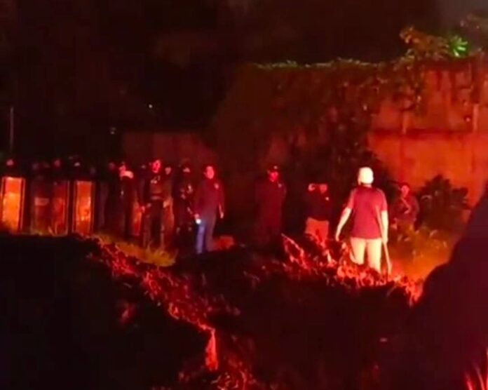 Autoridades intentan desalojar predio invadido en Uruapan Autoridades intentan desalojar predio invadido en Uruapan