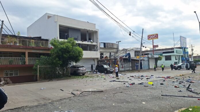 Estalla tanque estacionario en edificio de Uruapan