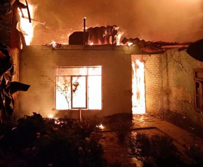 Incendio consume panadería y dos viviendas en Uruapan