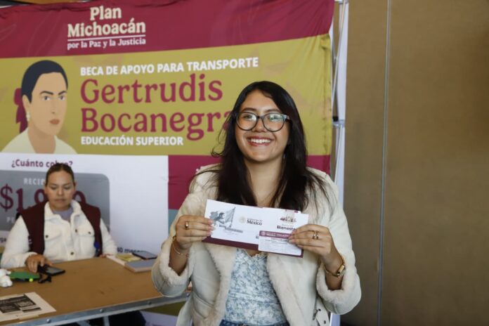 Con apoyo de la federación, más de 840 mil estudiantes reciben becas