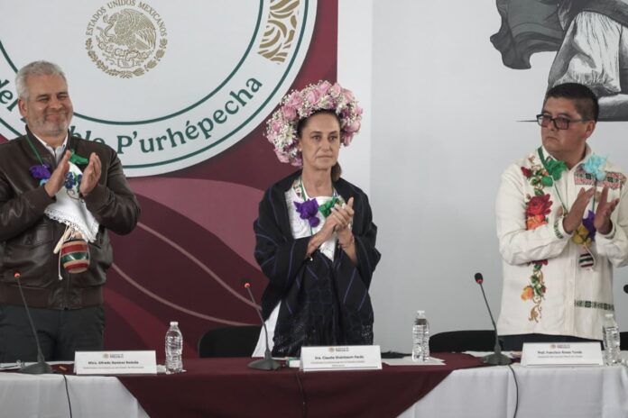 Sheinbaum promete hospital con hemodiálisis en Cherán