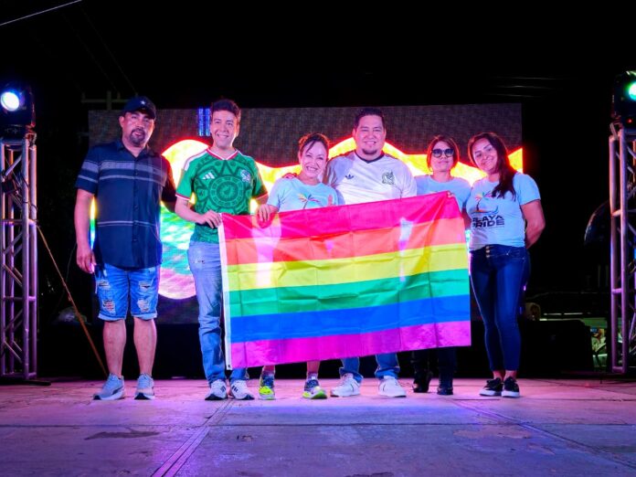 Cientos Disfrutan de la Edición de Playa Pride en LC Cientos Disfrutan de la Edición de Playa Pride en LC