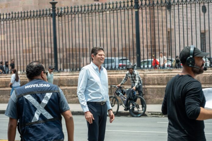 Alfonso Martínez, entre el centro histórico, entre madereando…