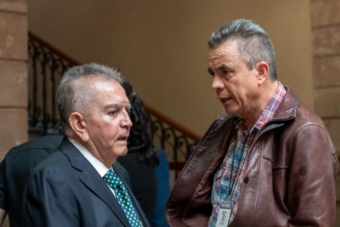 Condicionan permanencia de Mariano Sánchez en el Congreso