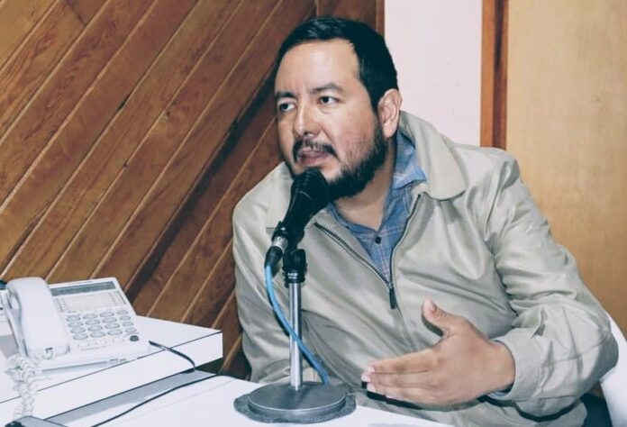 El espejismo de la democracia: el negocio de la clase política y la complicidad social