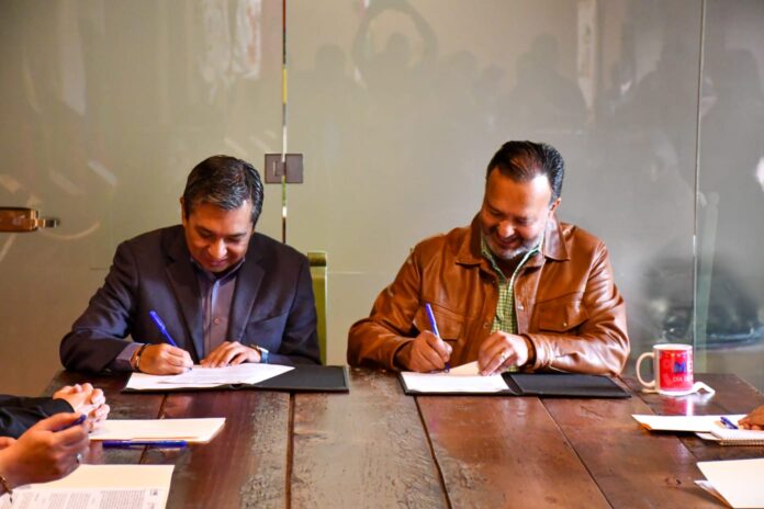 encabezó la firma del convenio de colaboración entre el Ayuntamiento de Pátzcuaro y la Junta Distrital 11