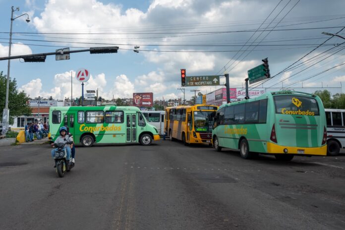 Diferencia entre transportistas deriva en bloqueo