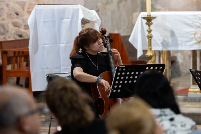 El violonchelo barroco resuena en la Iglesia de la Santa Cruz