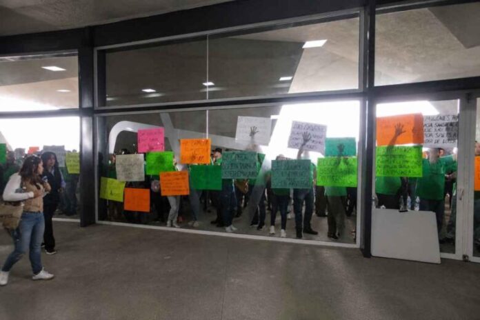 Bedolla atribuye protesta del Staspe a error de impresión en cheques
