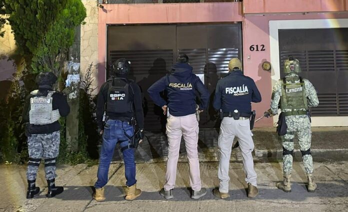 Tras dos cateos, asegura más de 890 dosis de sustancias y dos detenidos
