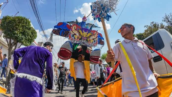 Santiaguito vive fiesta patronal con toritos de petate y música
