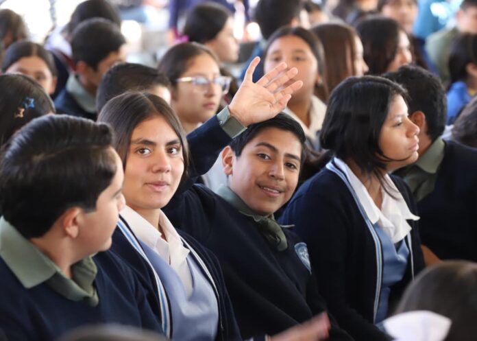 Con Mochila Digital, familias pueden descargar boletas y certificados