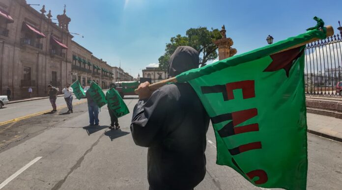 Por segundo, FNLS bloquea la Avenida Madero, Morelia