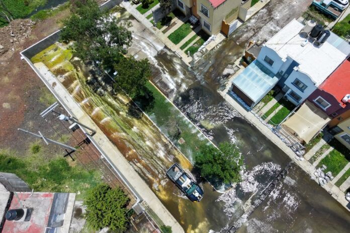 “Es una burla”: vecinos exigen solución por agua estancada