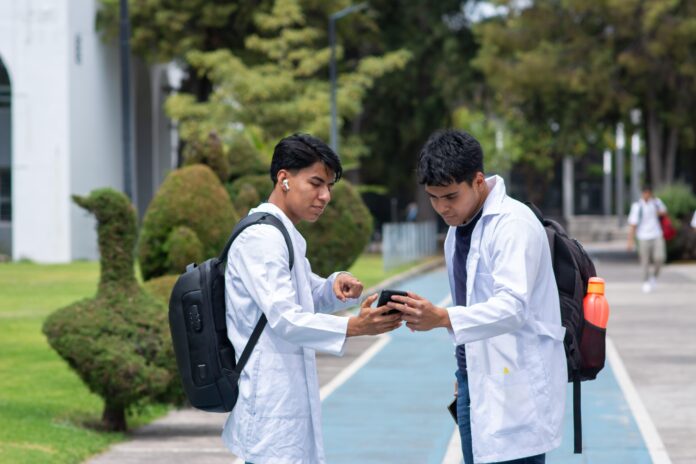 UMSNH | Estudiantes pueden realizar trámites en línea en vacaciones
