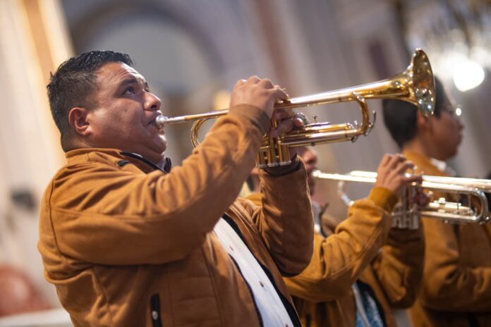 Orquesta Imperio P'urhépecha: tradición y música en la catedral Orquesta Imperio P'urhépecha: tradición y música en la catedral
