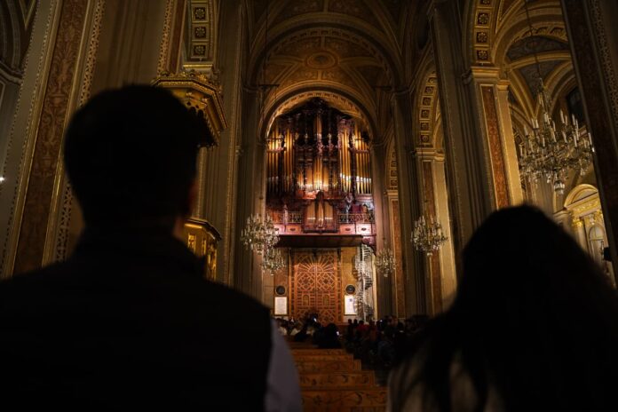 Miradas elevadas al monumental concierto de órgano en la catedral