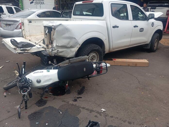 Motociclista choca contra camioneta y muere, Zamora