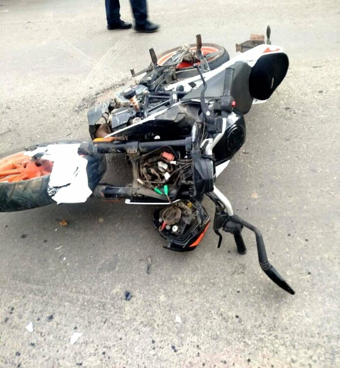 Motociclista queda herido al accidentarse en la Zitácuaro-Morelia