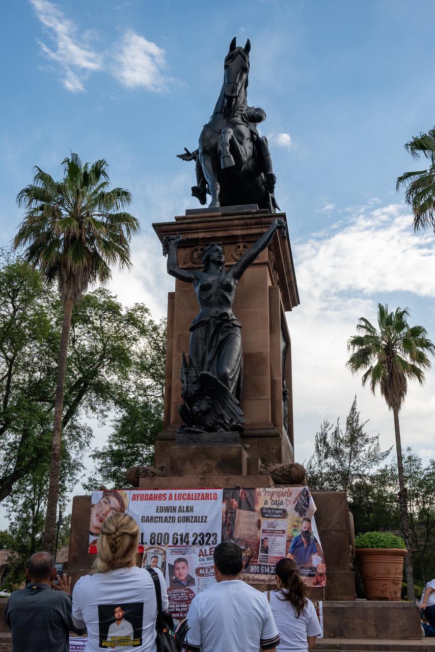 Familias de desaparecidos marchan en Morelia y exigen respuestas