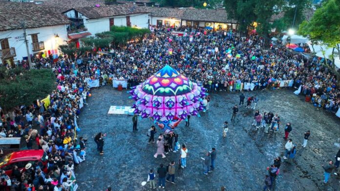 Moenia en el Cantoya Fest 2026 en Pátzcuaro