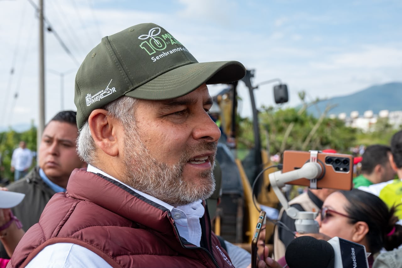 Bedolla frena tala del Morebús tras protestas; promete diálogo con activistas