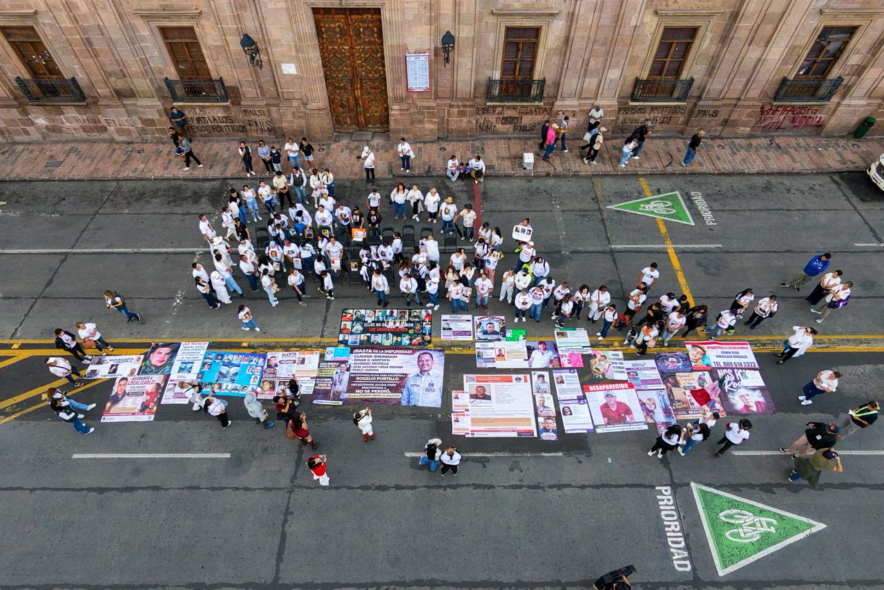 Familias de desaparecidos marchan en Morelia y exigen respuestas